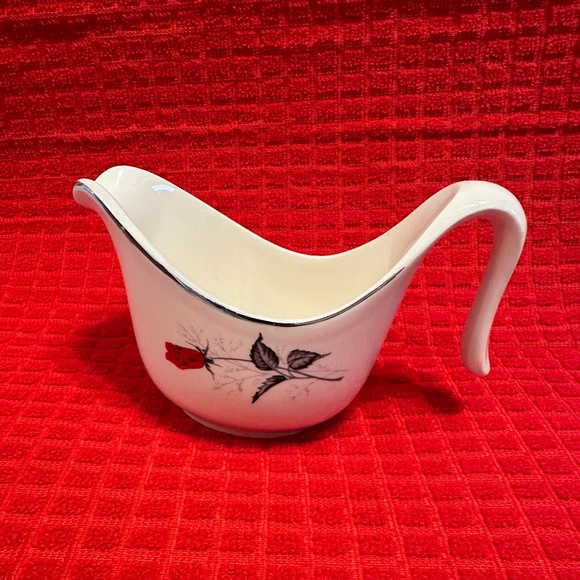 Taylor Smith & Taylor Red Rose Porcelain Creamer Dish Vintage - Picture 1 of 8